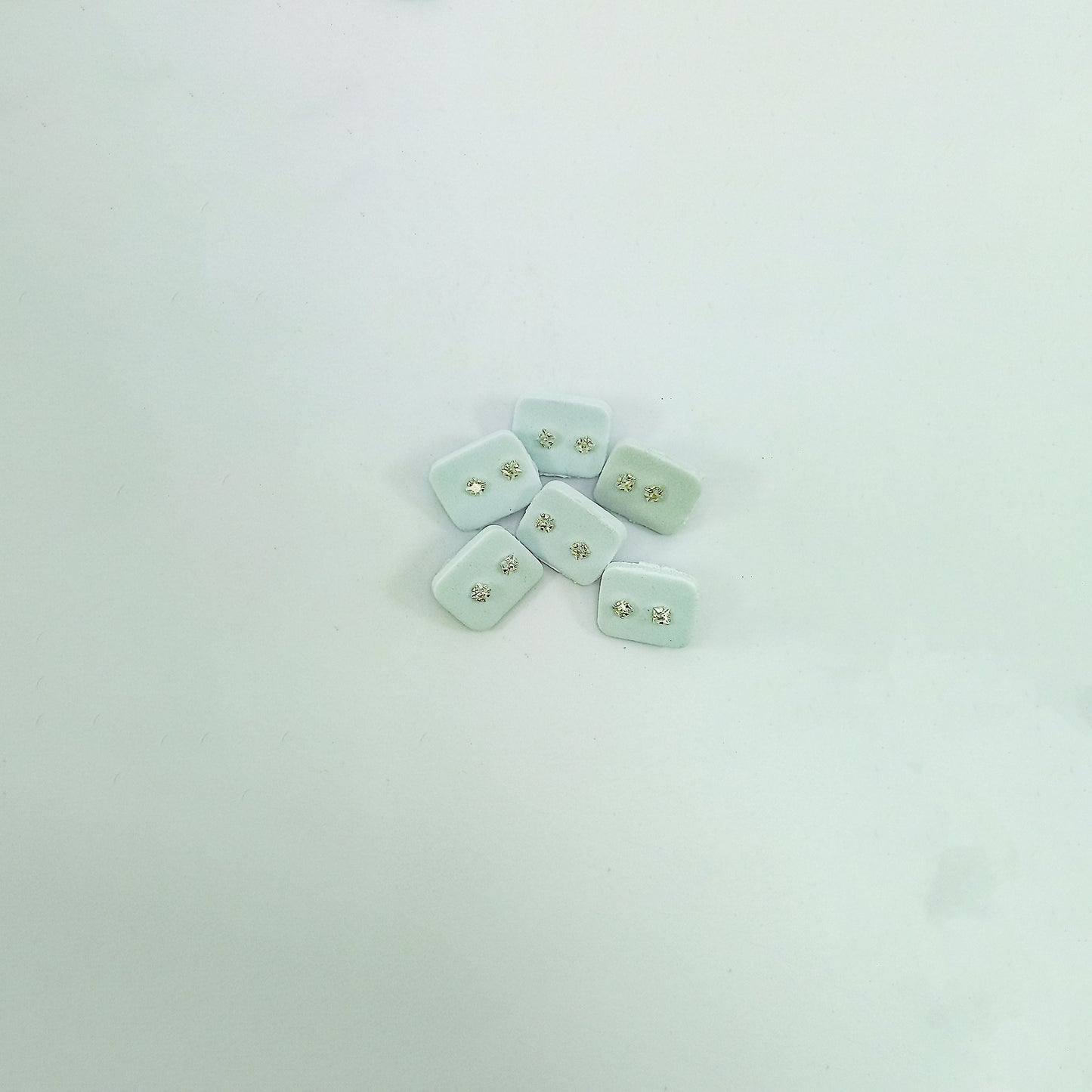 White Silver Moles 4x4 